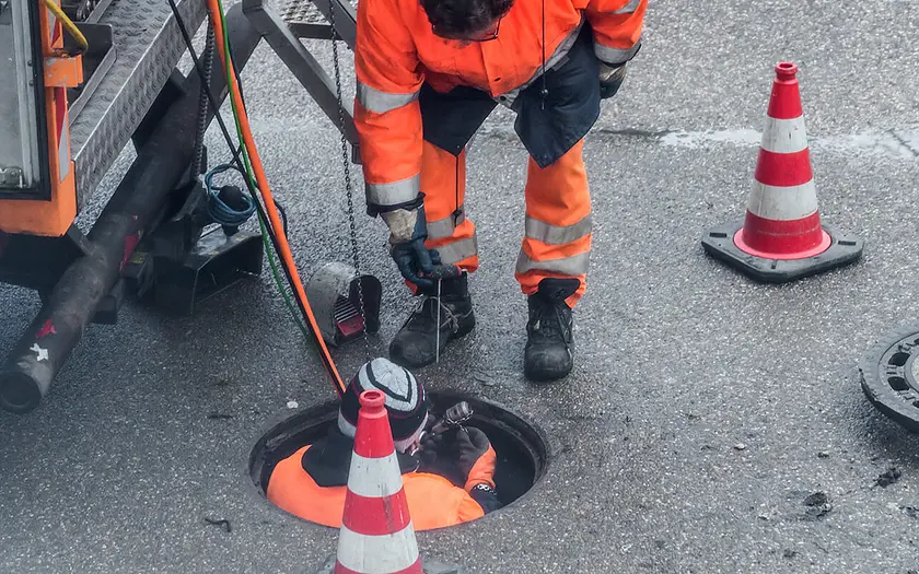 Arbeiten in engen Räumen, Versorgungsschächten und Kanälen